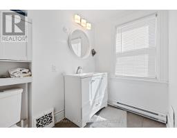 Bedroom - 389 Daly Avenue, Ottawa, ON K1N6H1 Photo 16