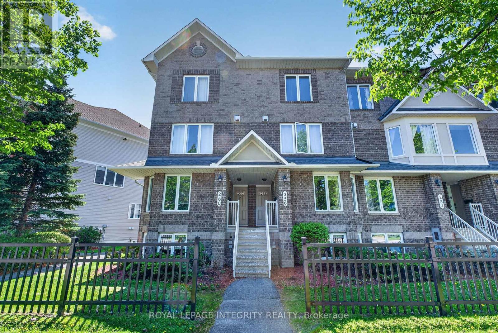 256 CRESTHAVEN DRIVE - 1