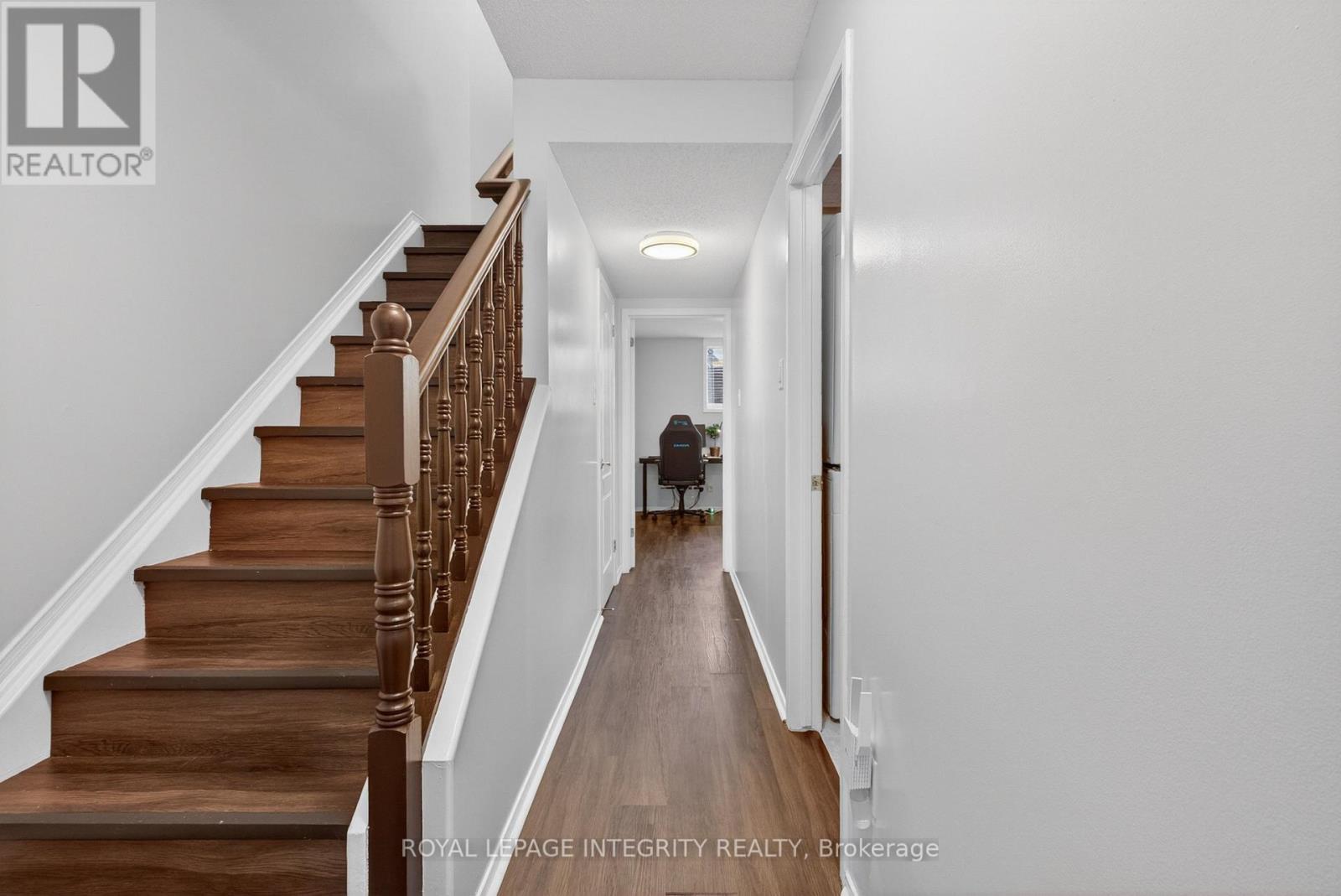 256 CRESTHAVEN DRIVE - 14