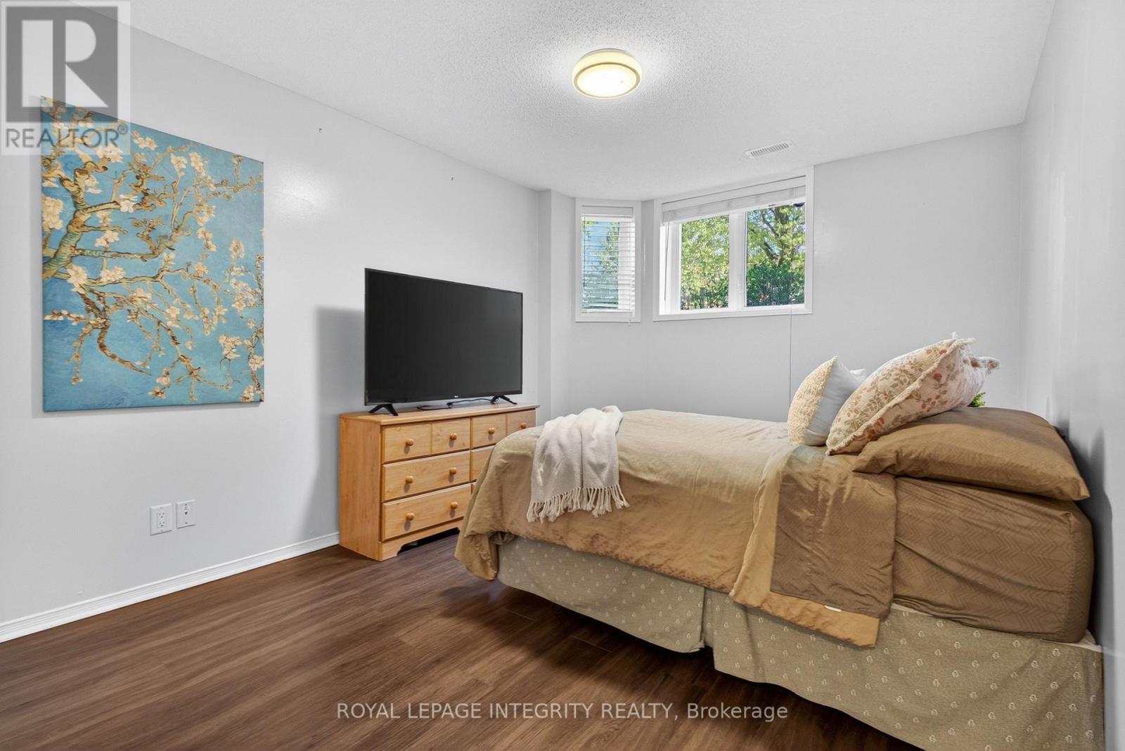 256 CRESTHAVEN DRIVE - 16