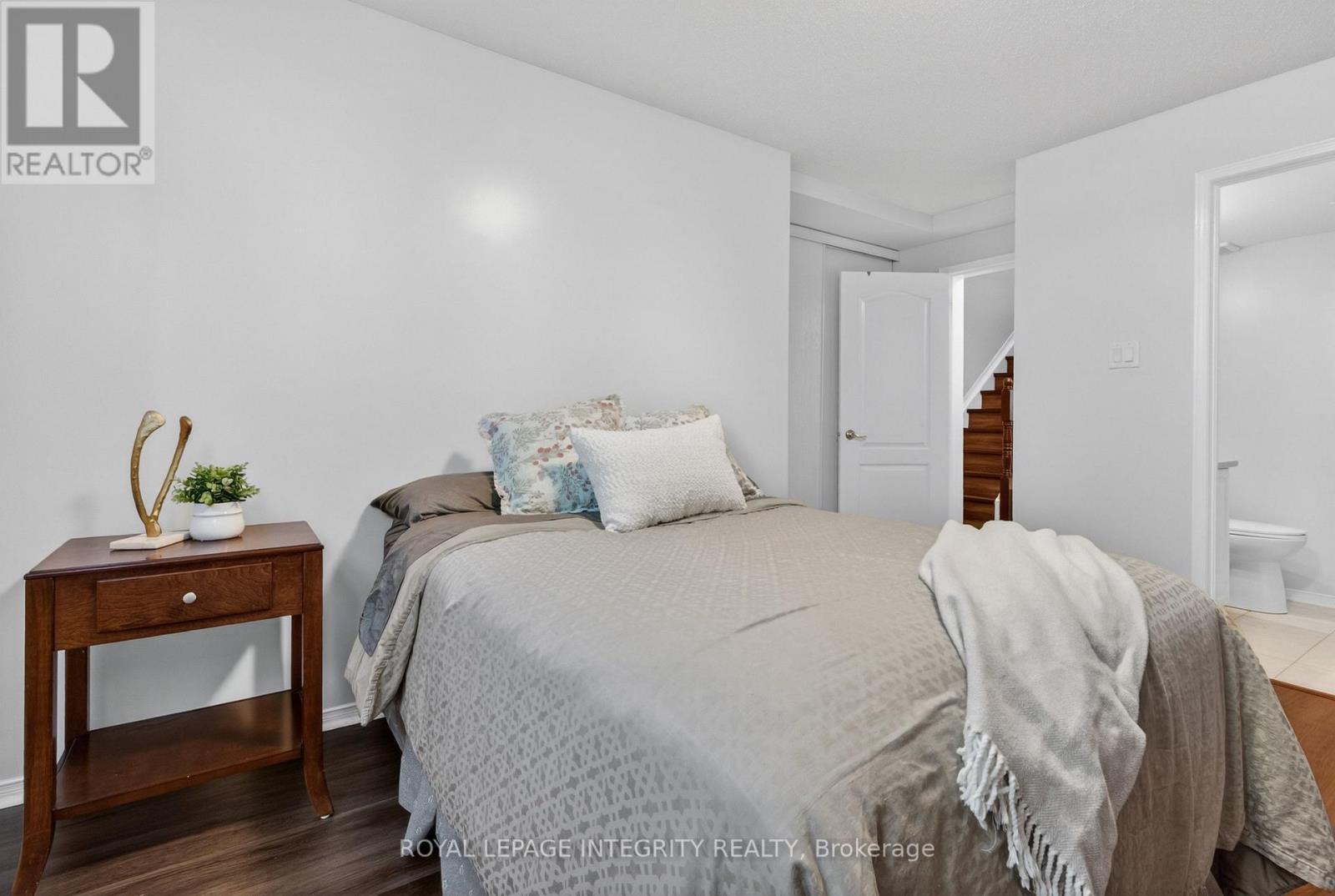 256 CRESTHAVEN DRIVE - 17