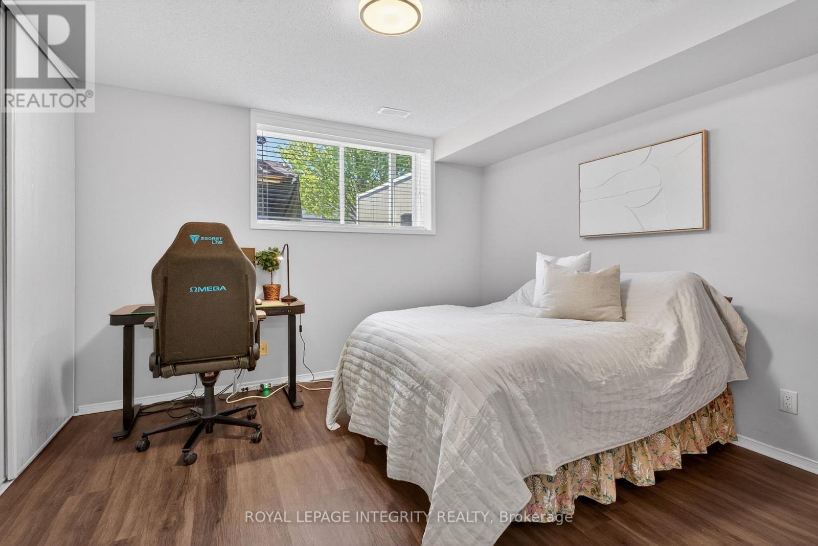256 CRESTHAVEN DRIVE - 20