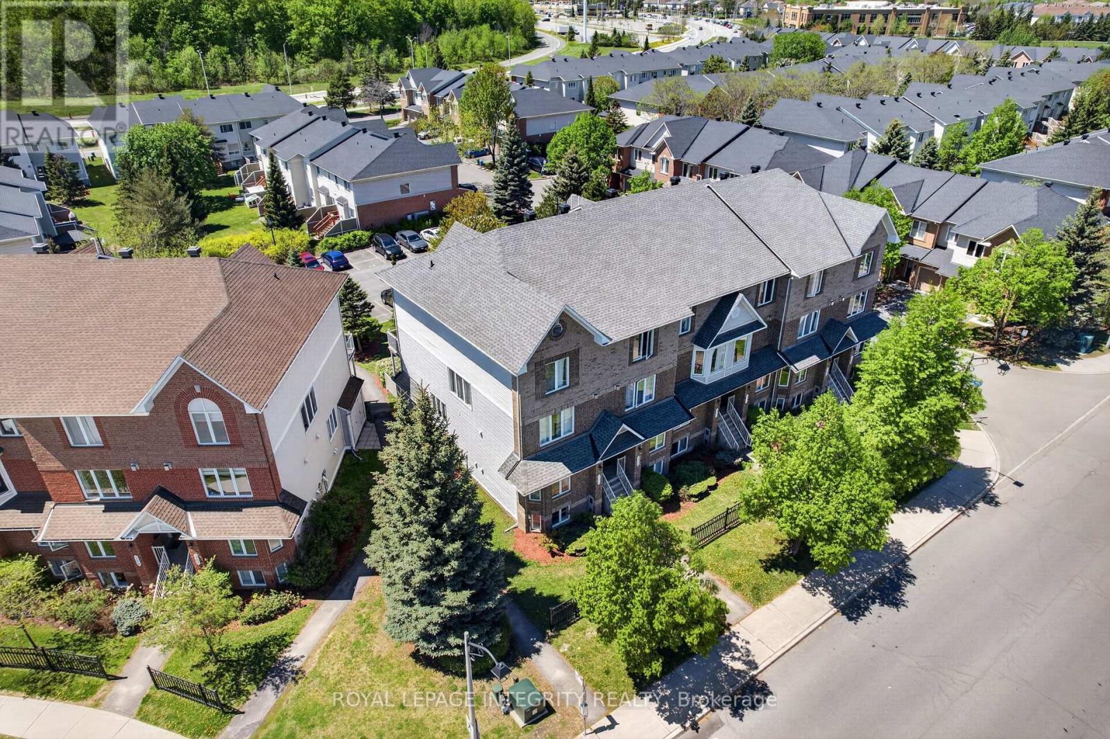 256 CRESTHAVEN DRIVE - 27