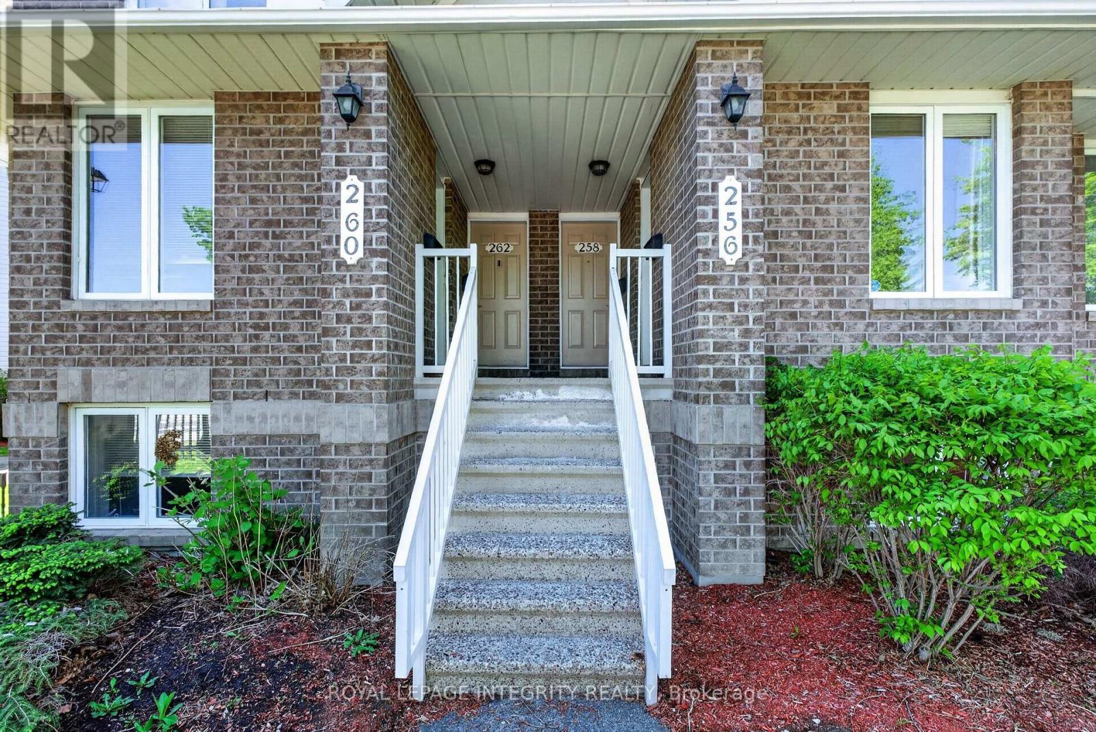 256 CRESTHAVEN DRIVE - 3