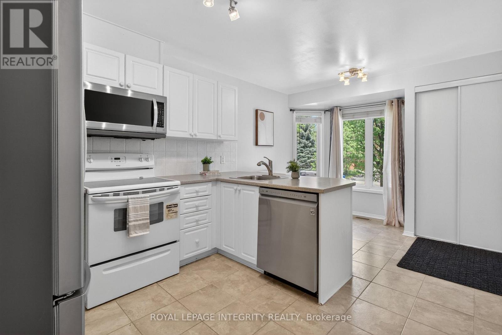 256 CRESTHAVEN DRIVE - 5