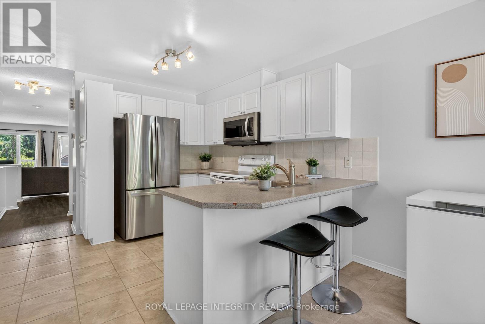 256 CRESTHAVEN DRIVE - 6