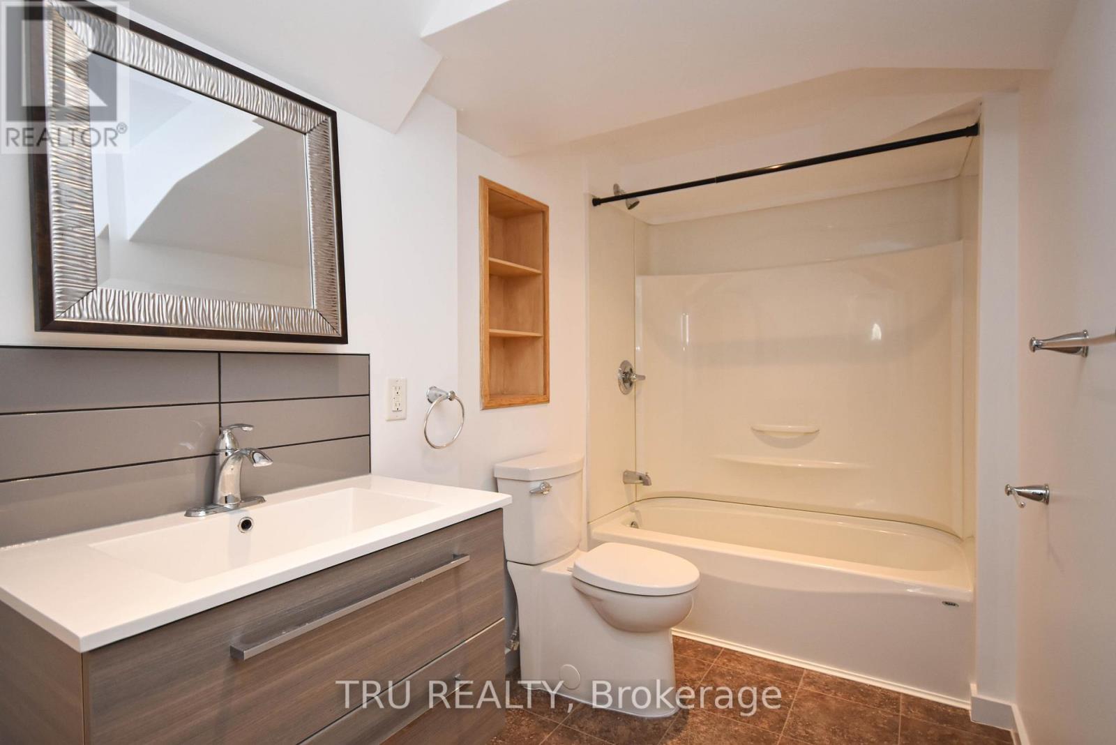 2 Bed, 1 Bath House for Rent in Ottawa – B – 1847 WALKLEY ROAD, Ottawa – MLS# X13425536 - Image 1
