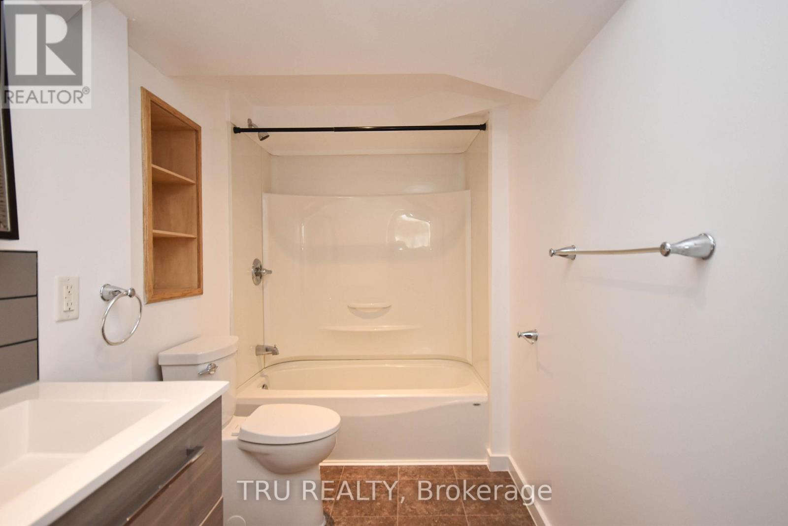 2 Bed, 1 Bath House for Rent in Ottawa – B – 1847 WALKLEY ROAD, Ottawa – MLS# X13425536 - Image 21