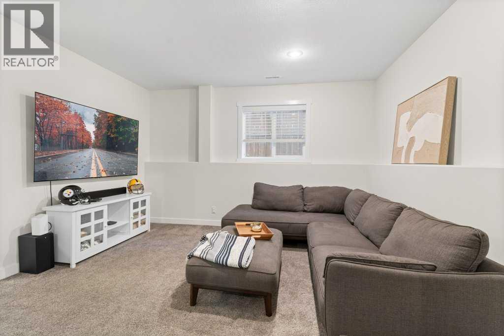 14 Village Crescent — photo 15
