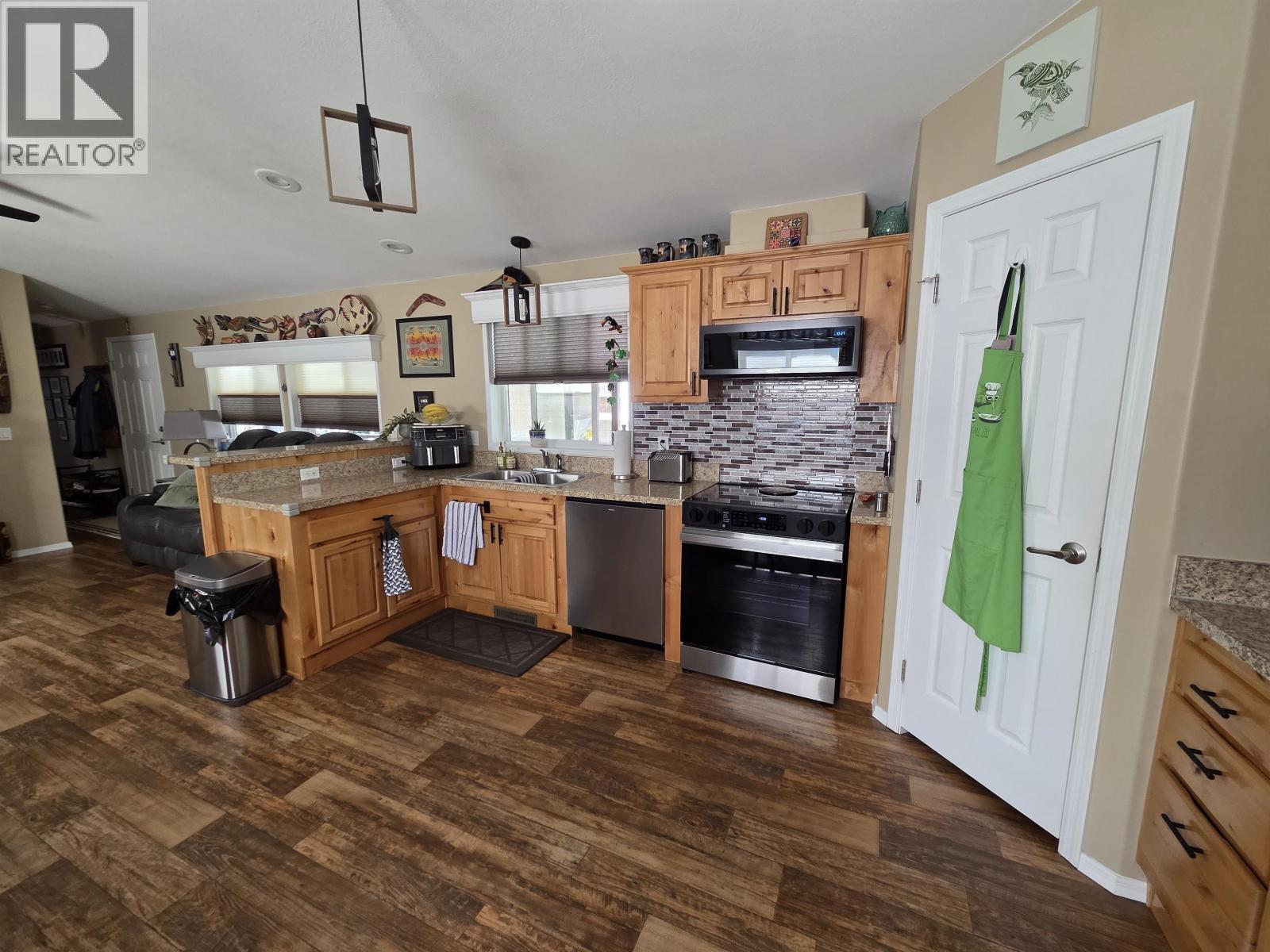 #73 3616 LARCH AVENUE - Image 3