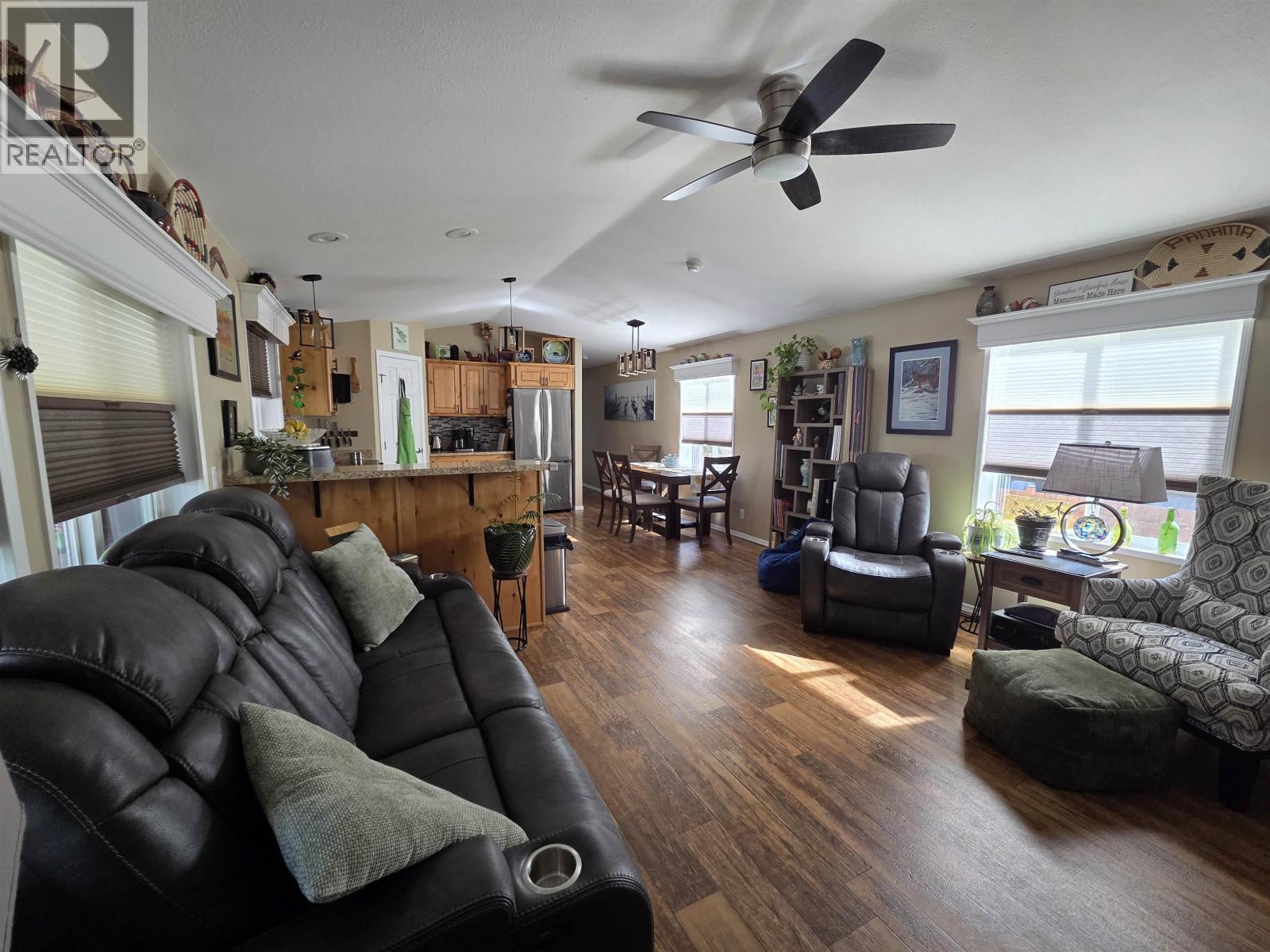 #73 3616 LARCH AVENUE - 4