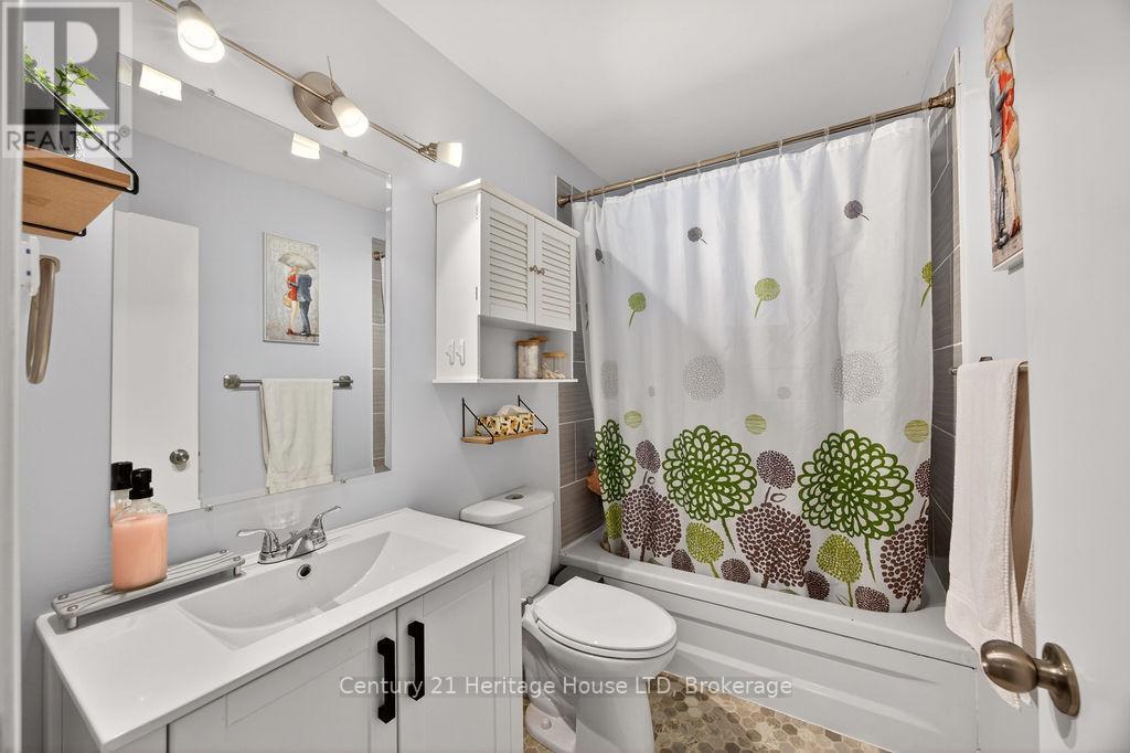 211 GRANTHAM AVENUE - 11