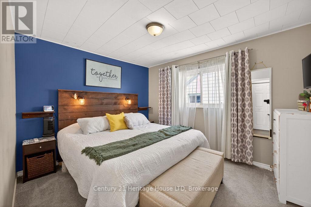 211 GRANTHAM AVENUE - 12