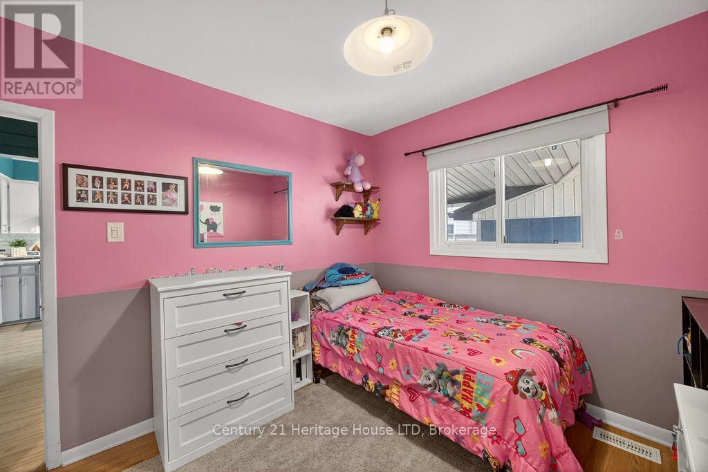 211 GRANTHAM AVENUE - 13