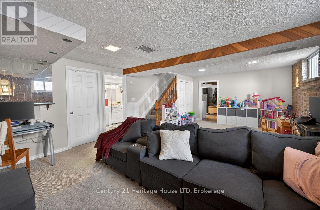 211 GRANTHAM AVENUE - 15