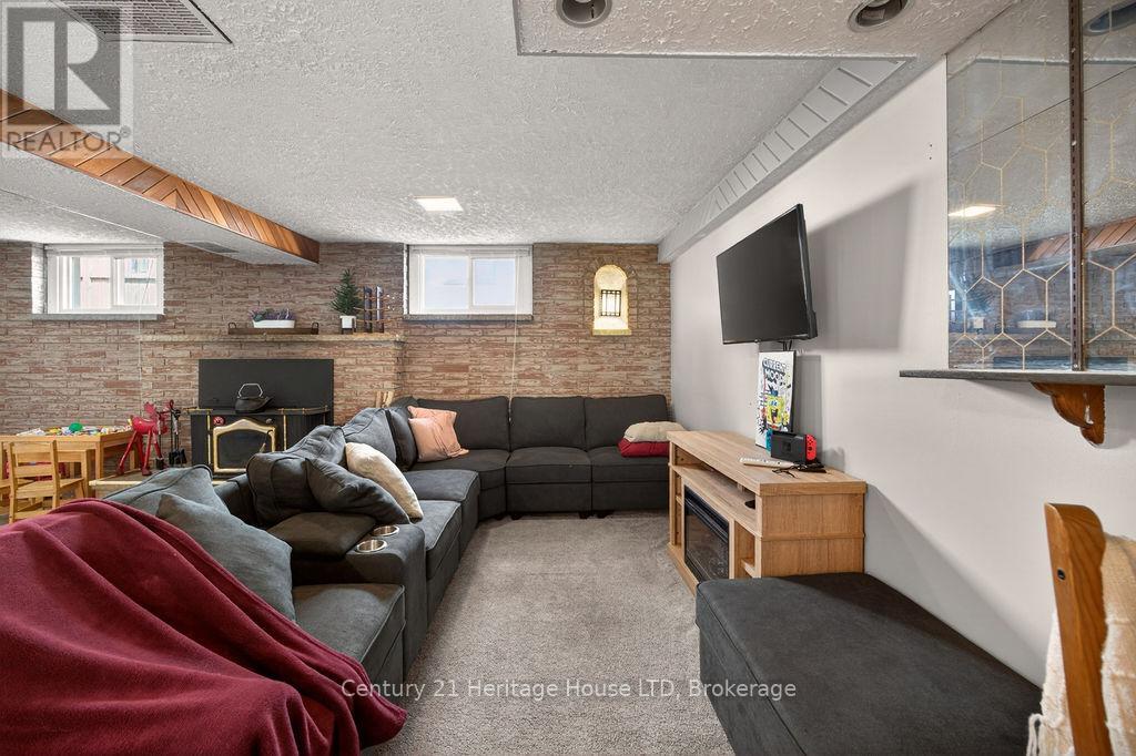 211 GRANTHAM AVENUE - 16