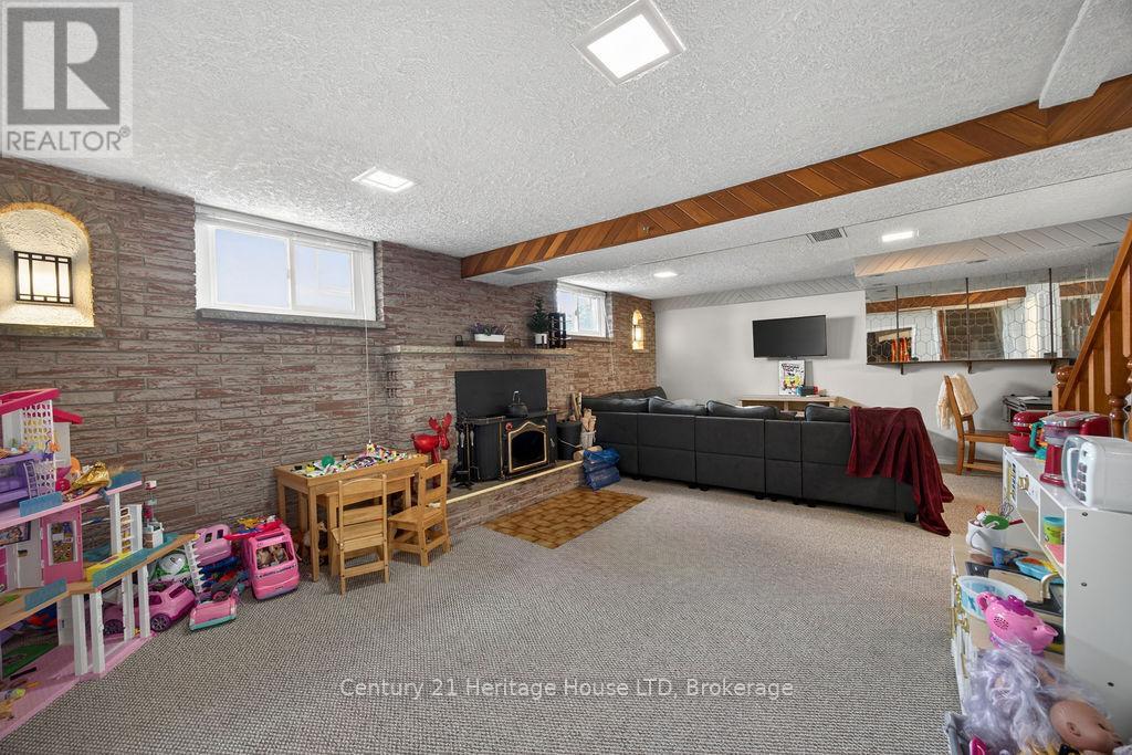 211 GRANTHAM AVENUE - 18