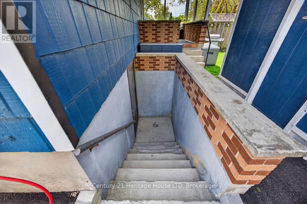 211 GRANTHAM AVENUE - 21