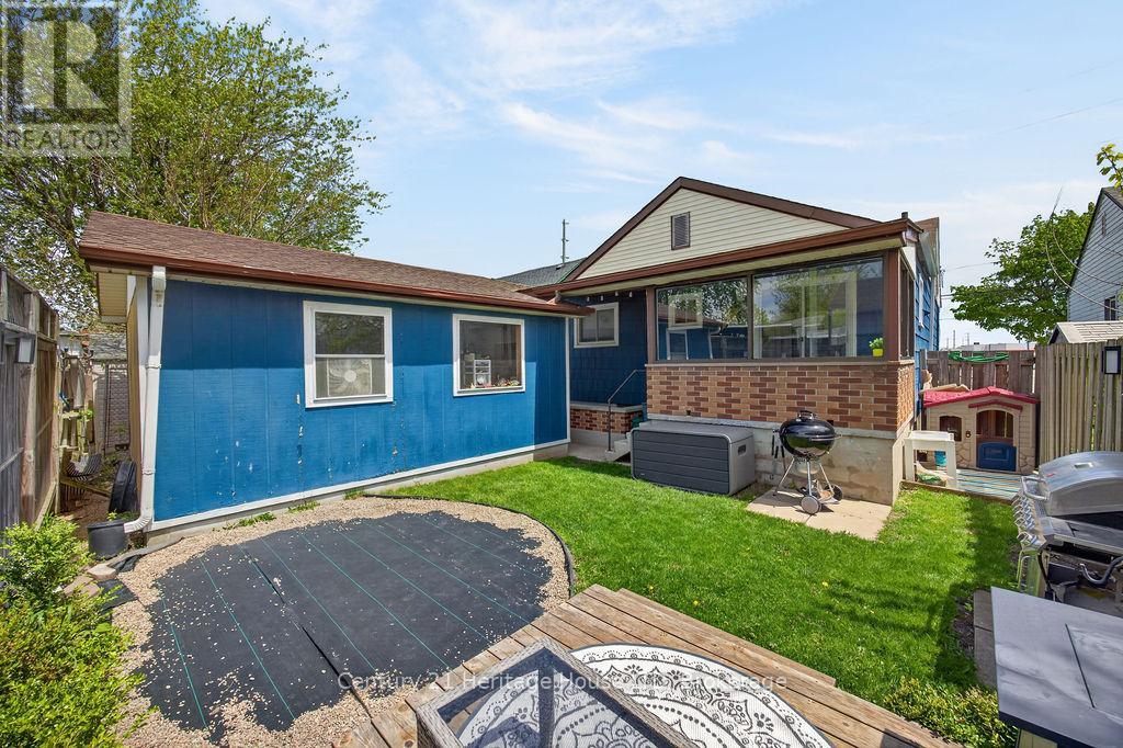 211 GRANTHAM AVENUE - 22