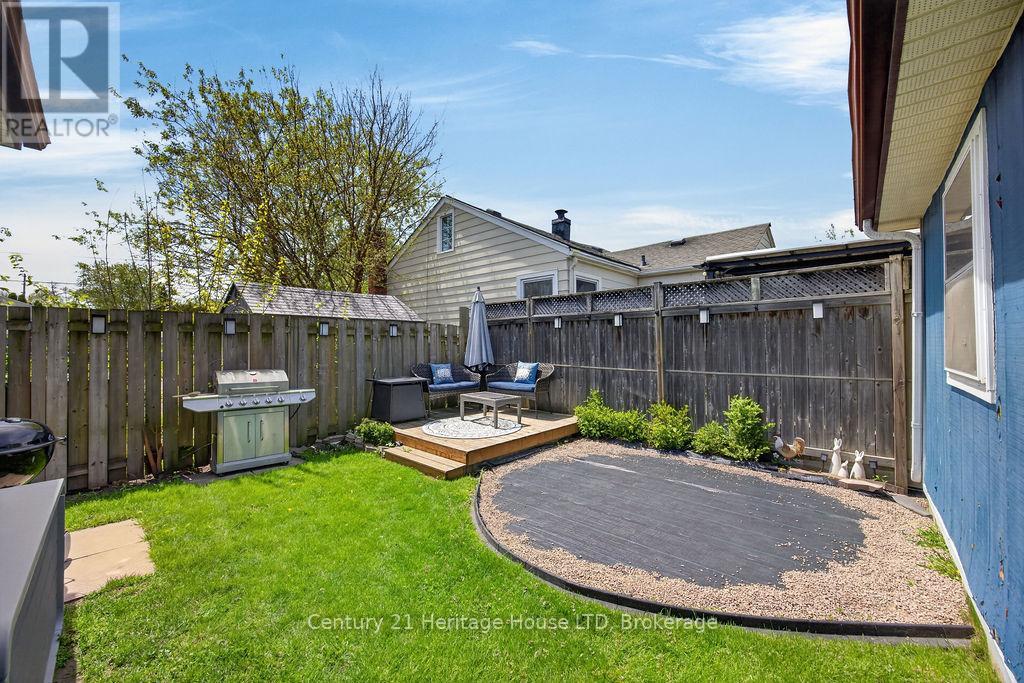 211 GRANTHAM AVENUE - 23