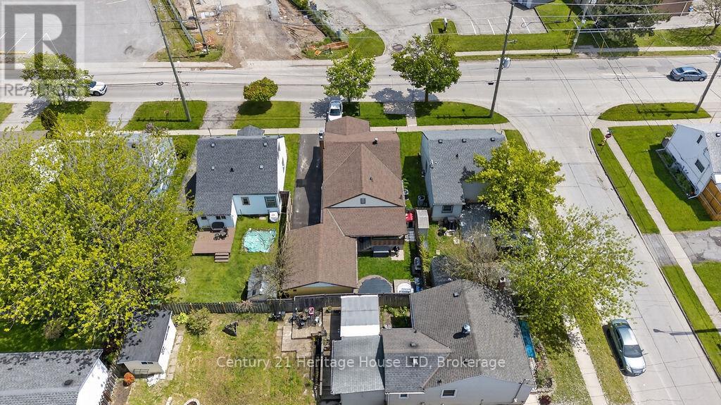 211 GRANTHAM AVENUE - 25