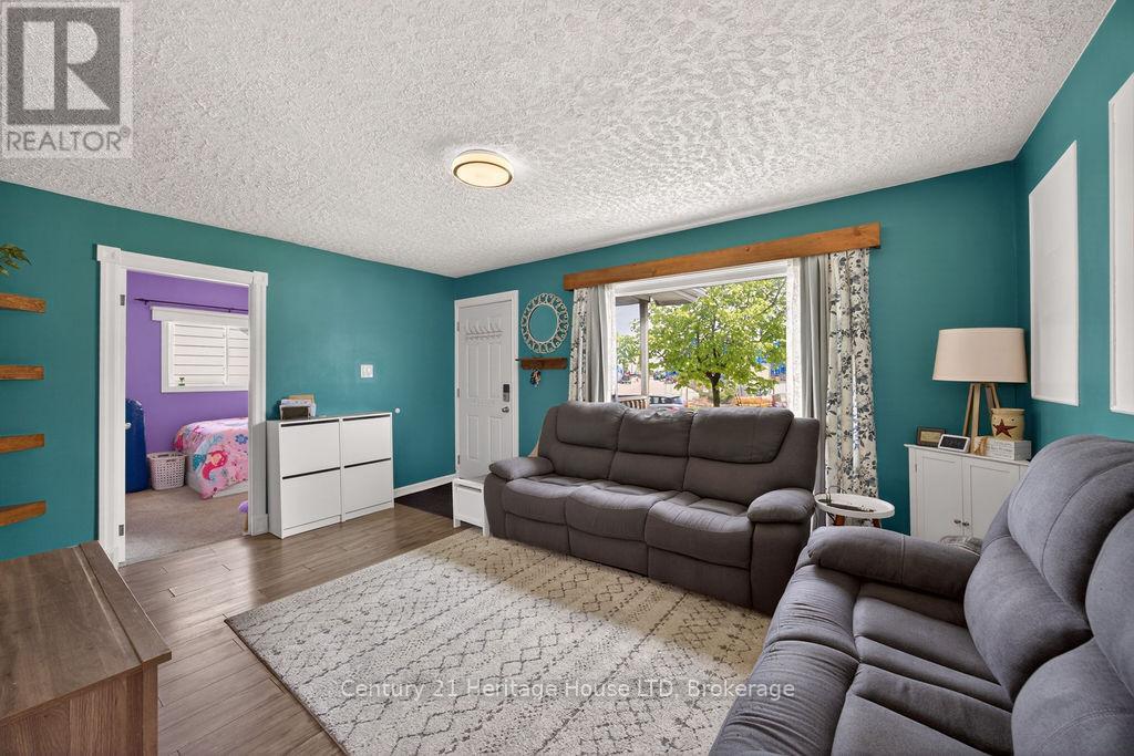 211 GRANTHAM AVENUE - 5