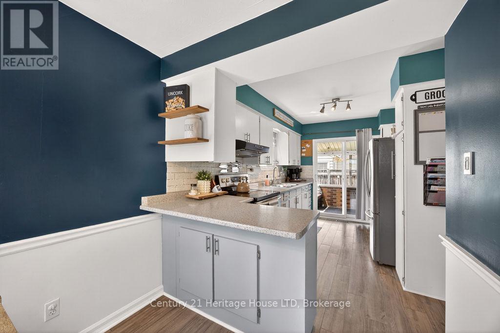 211 GRANTHAM AVENUE - 8