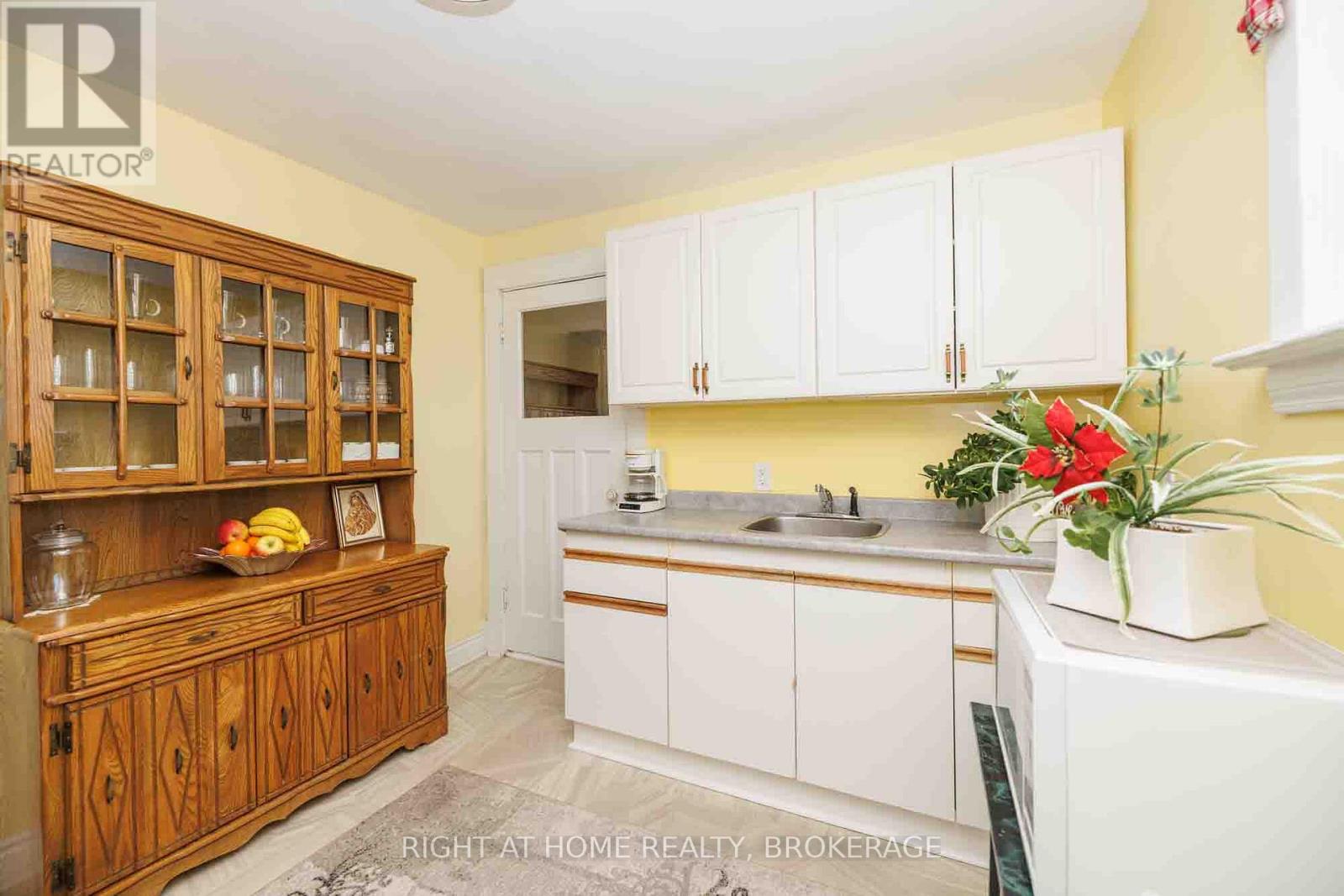 4367 HOMEWOOD AVENUE - 18