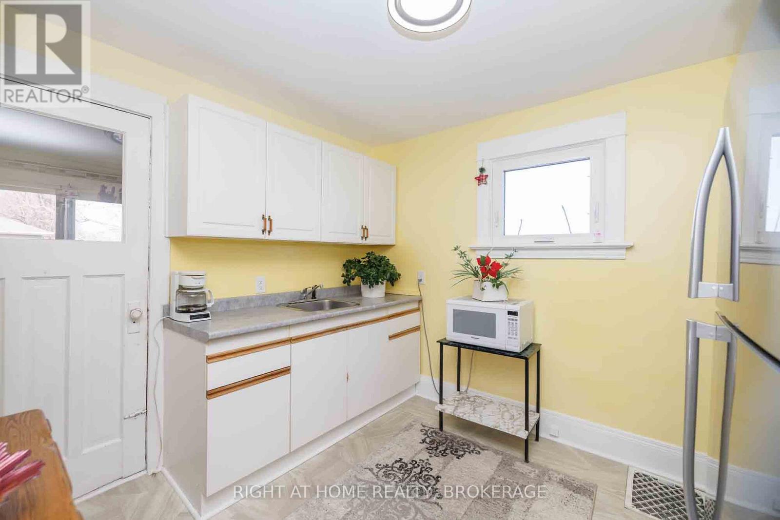 4367 HOMEWOOD AVENUE - 19