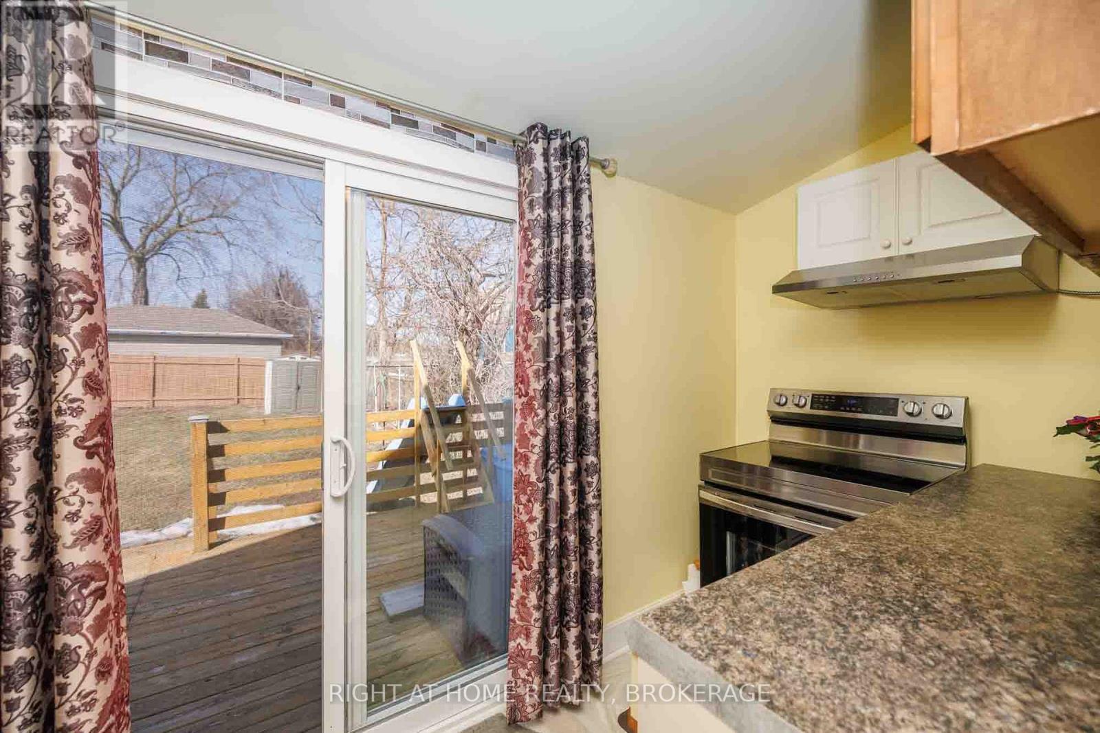 4367 HOMEWOOD AVENUE - 21