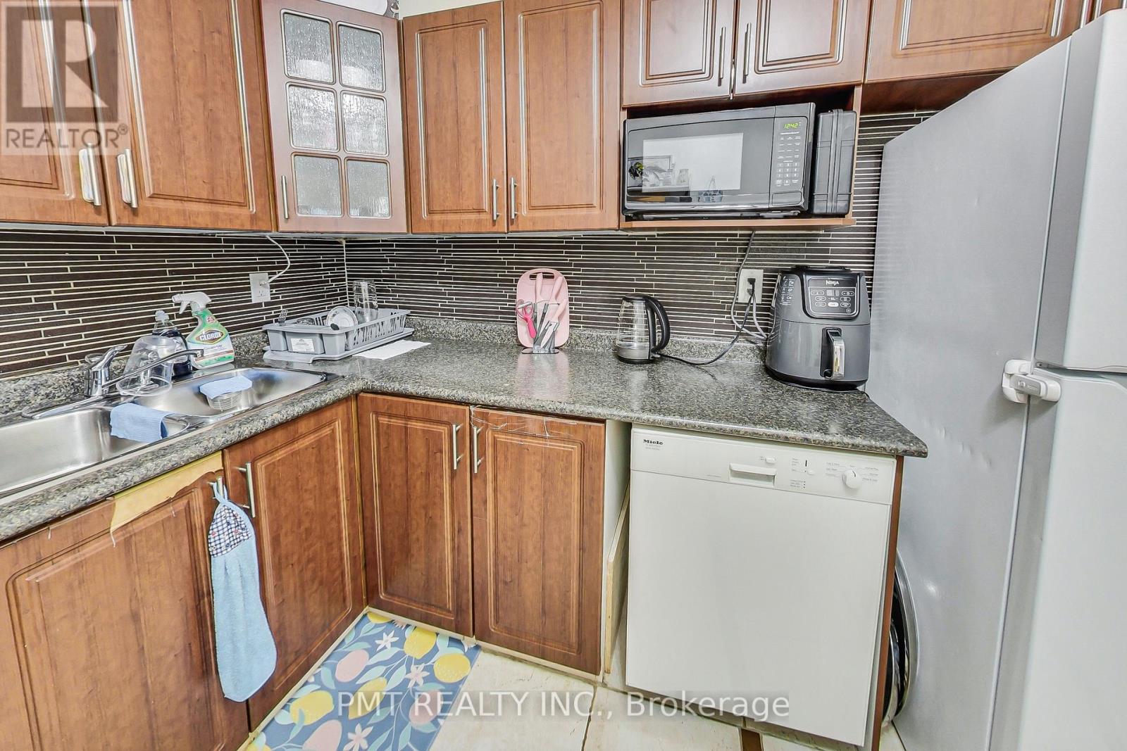 #1105 2323 CONFEDERATION PARKWAY - 12