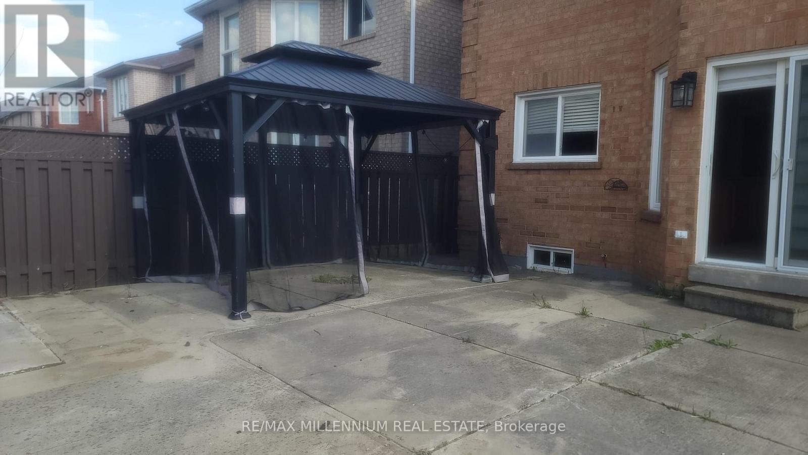 144 MOFFATT AVENUE - 27