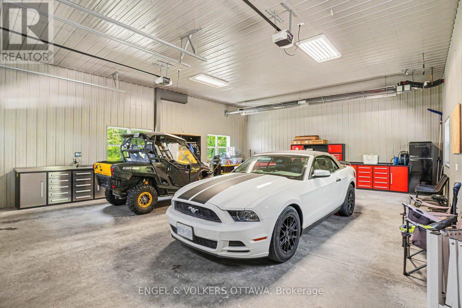 835 ARCHIBALD STREET - 35