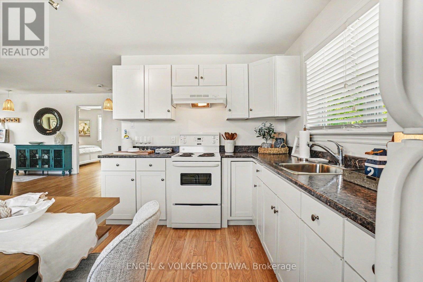 835 ARCHIBALD STREET - 43