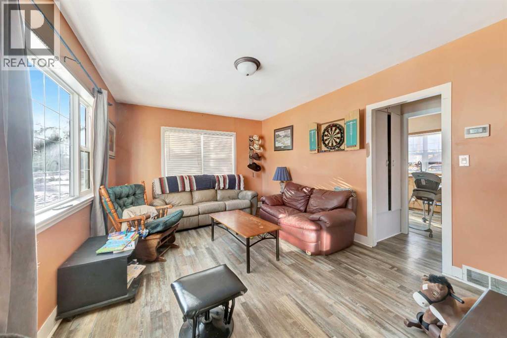 202 1 Street E - 7