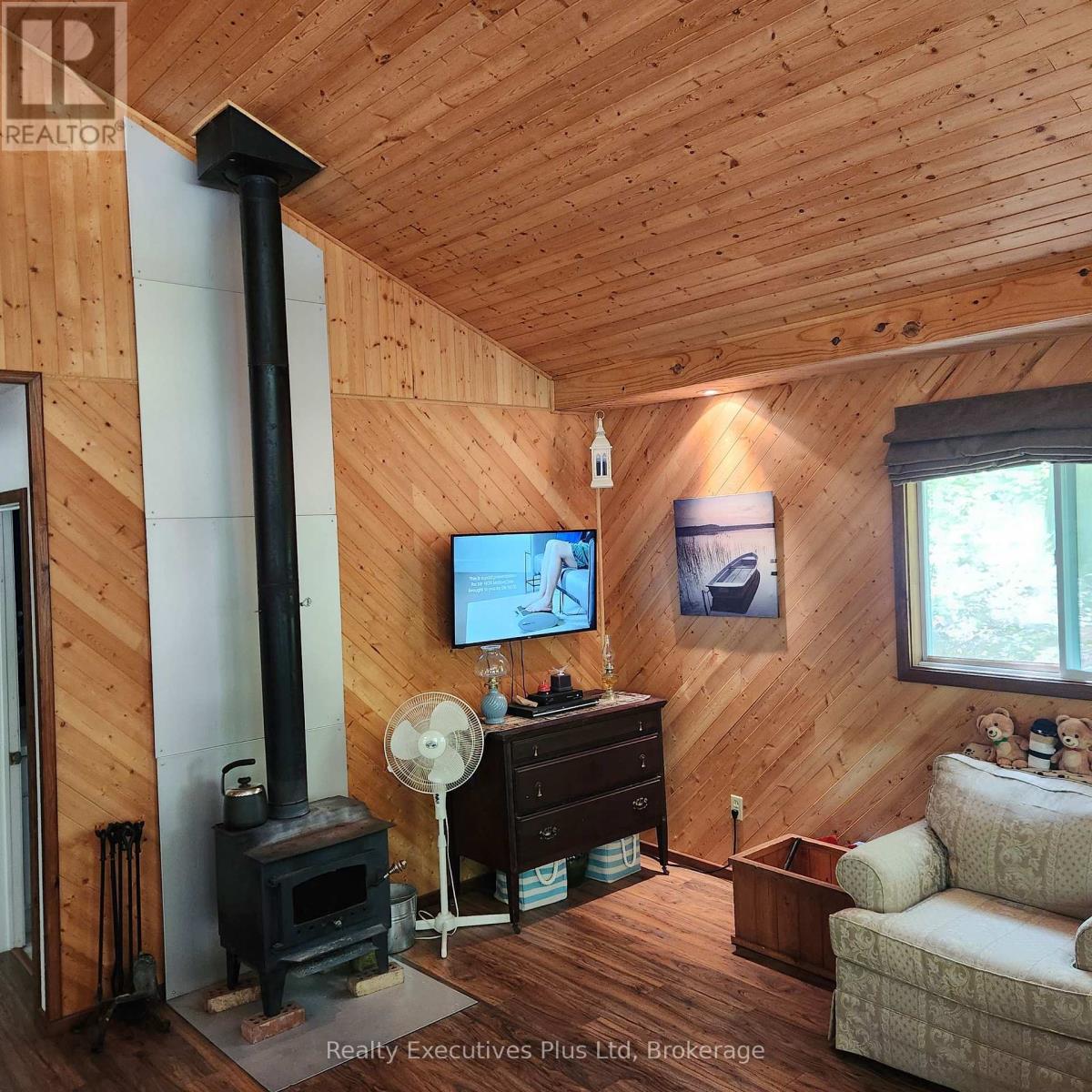 12 WAAGOSH MIIKANS LANE - Image 8