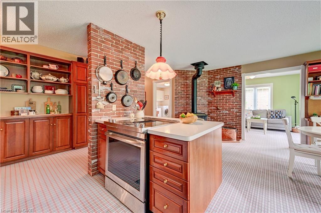11 LORRAINE Drive - Image 17