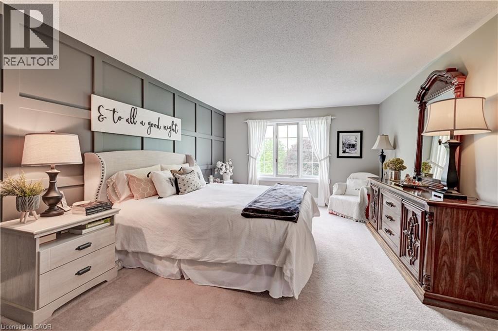 11 LORRAINE Drive - Image 32