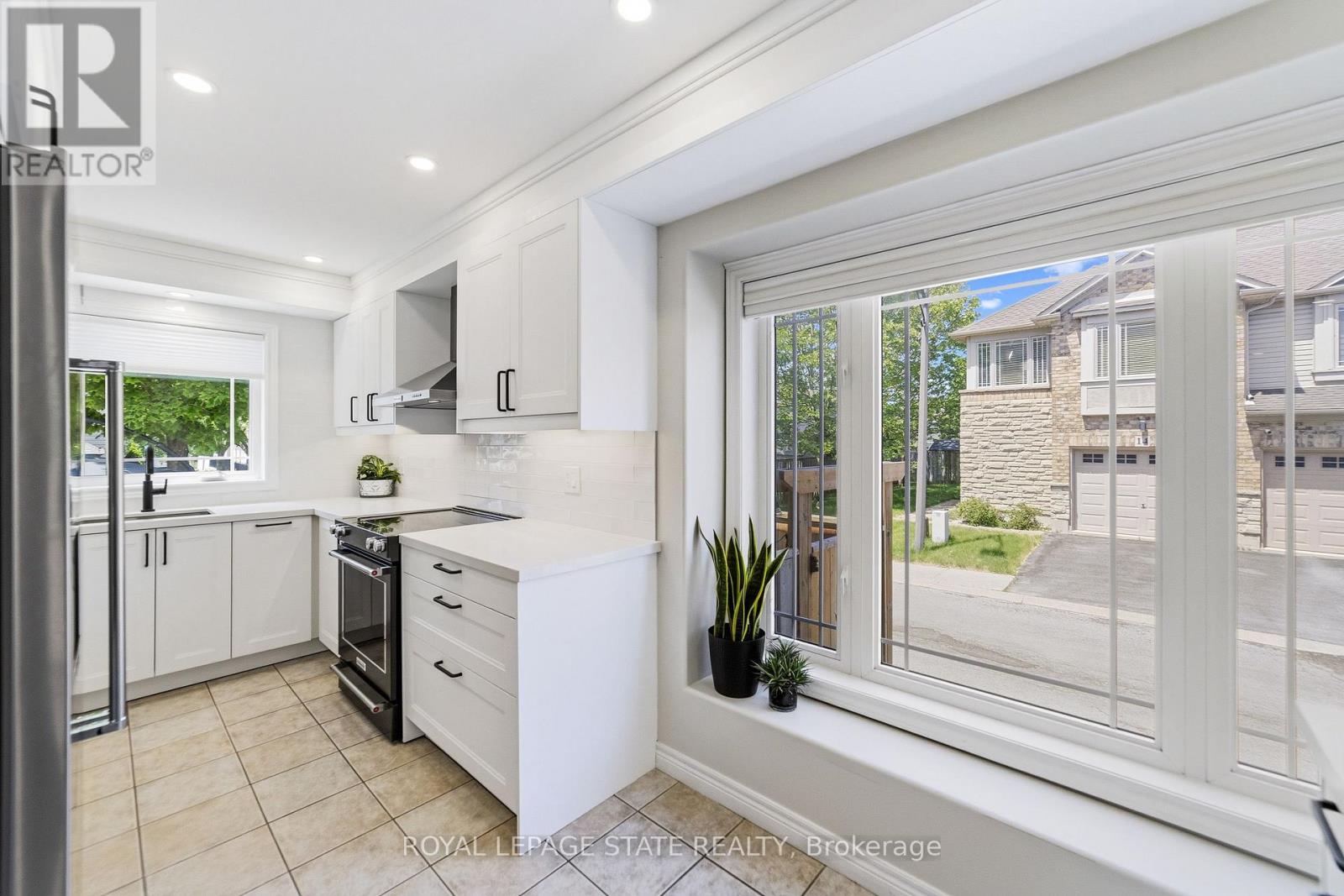 #13 242 UPPER MOUNT ALBION ROAD - 11