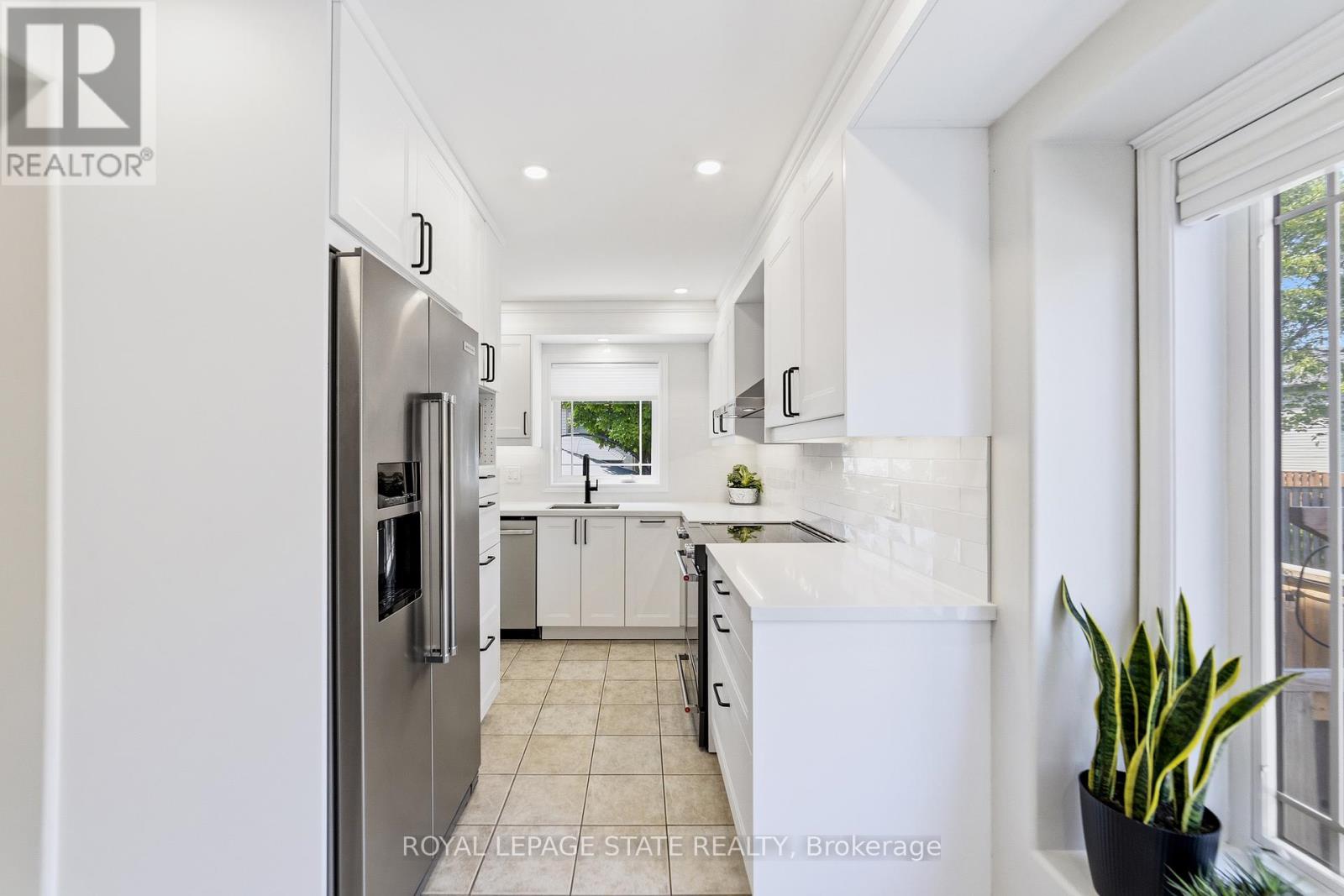#13 242 UPPER MOUNT ALBION ROAD - 14