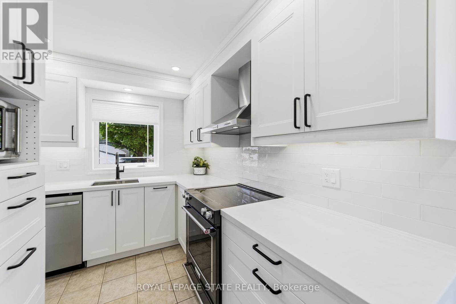 #13 242 UPPER MOUNT ALBION ROAD - 15
