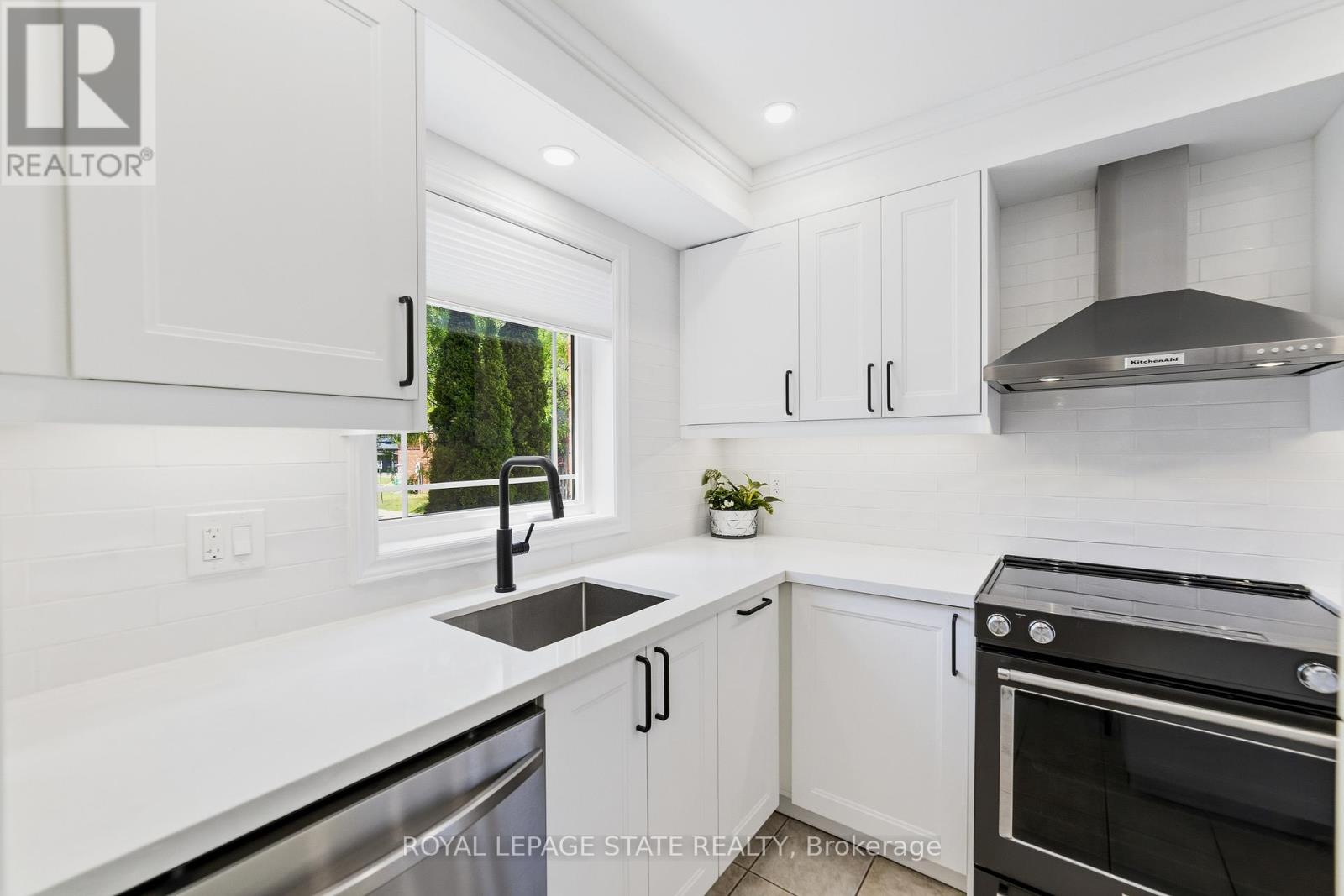 #13 242 UPPER MOUNT ALBION ROAD - 17