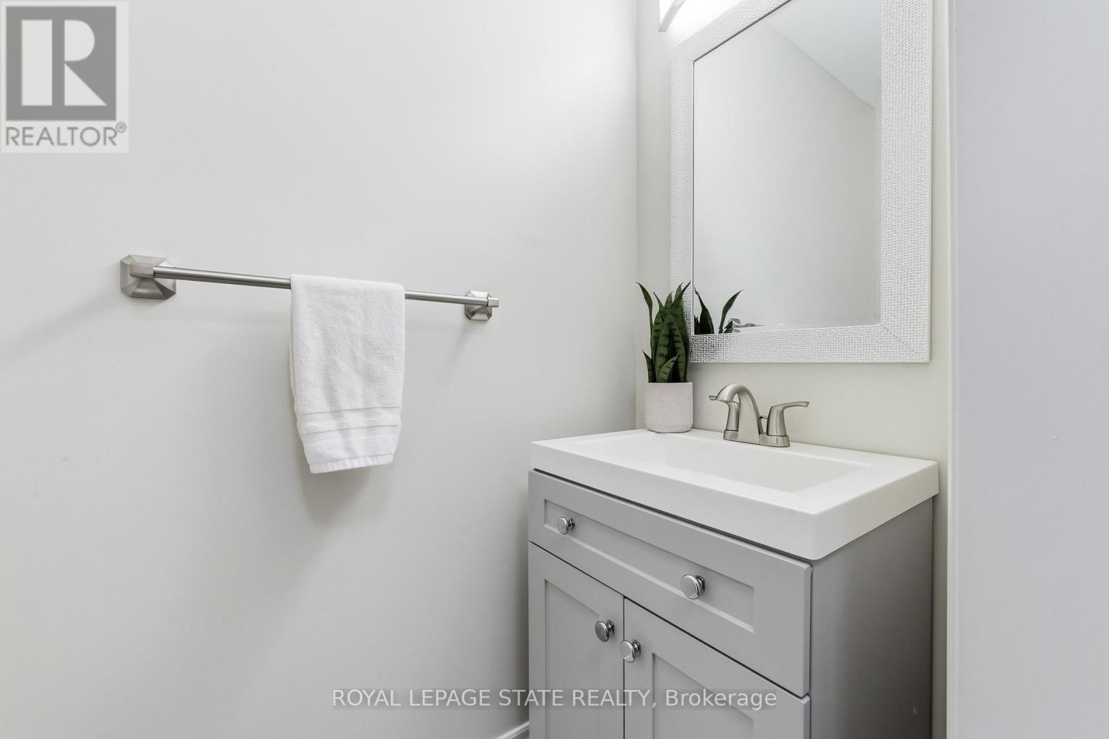 #13 242 UPPER MOUNT ALBION ROAD - 19