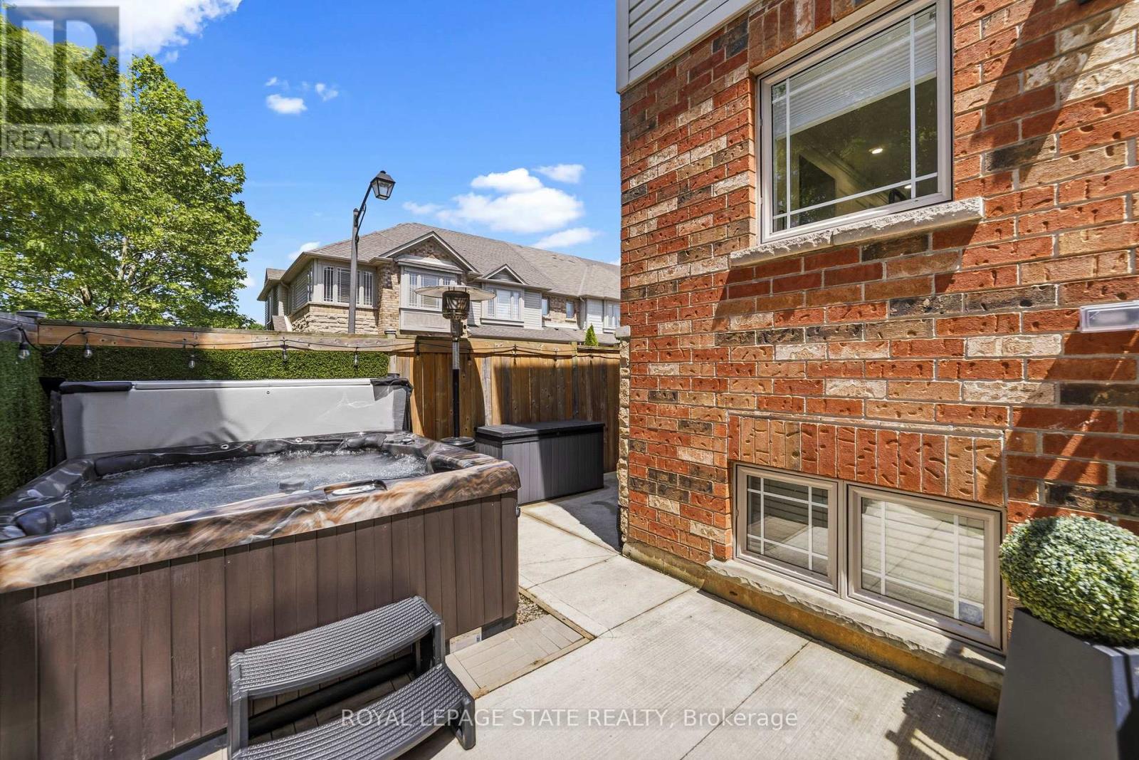 #13 242 UPPER MOUNT ALBION ROAD - 31