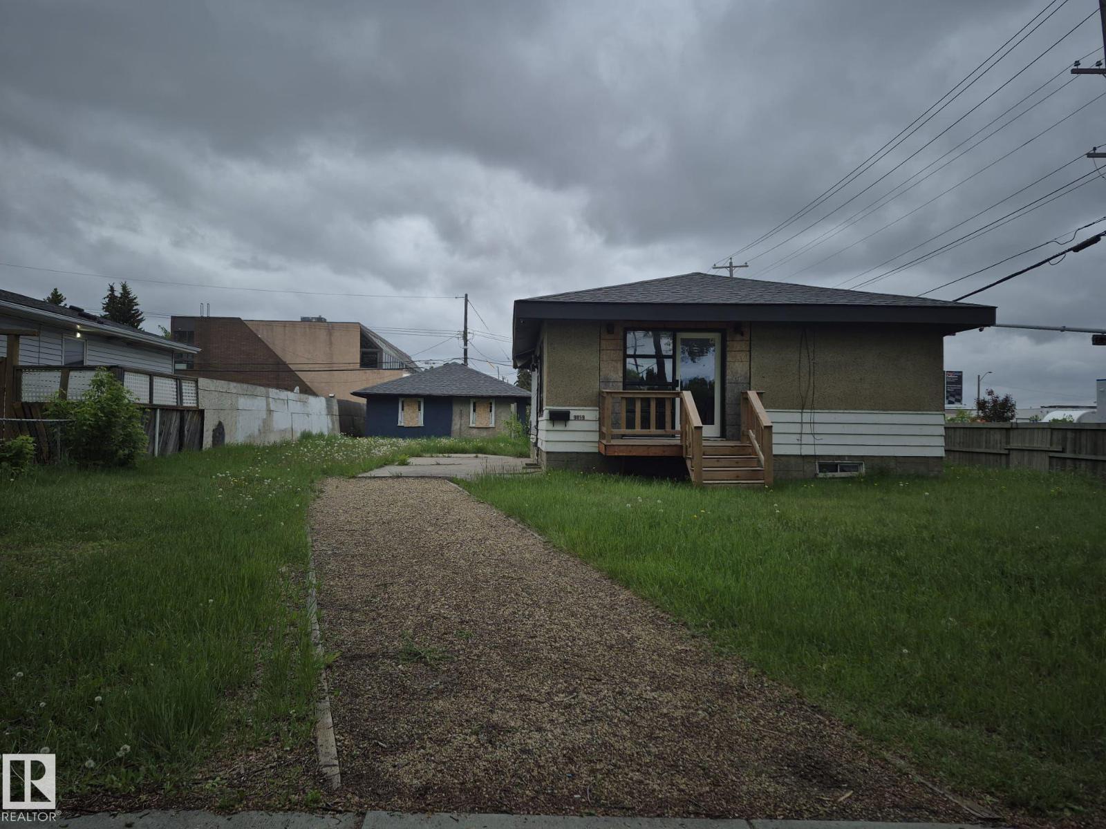 9859 67 AV NW - 1