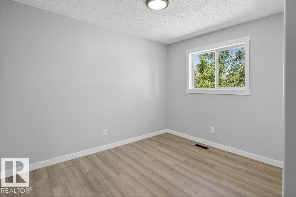 56 DARTMOUTH CR — photo 22