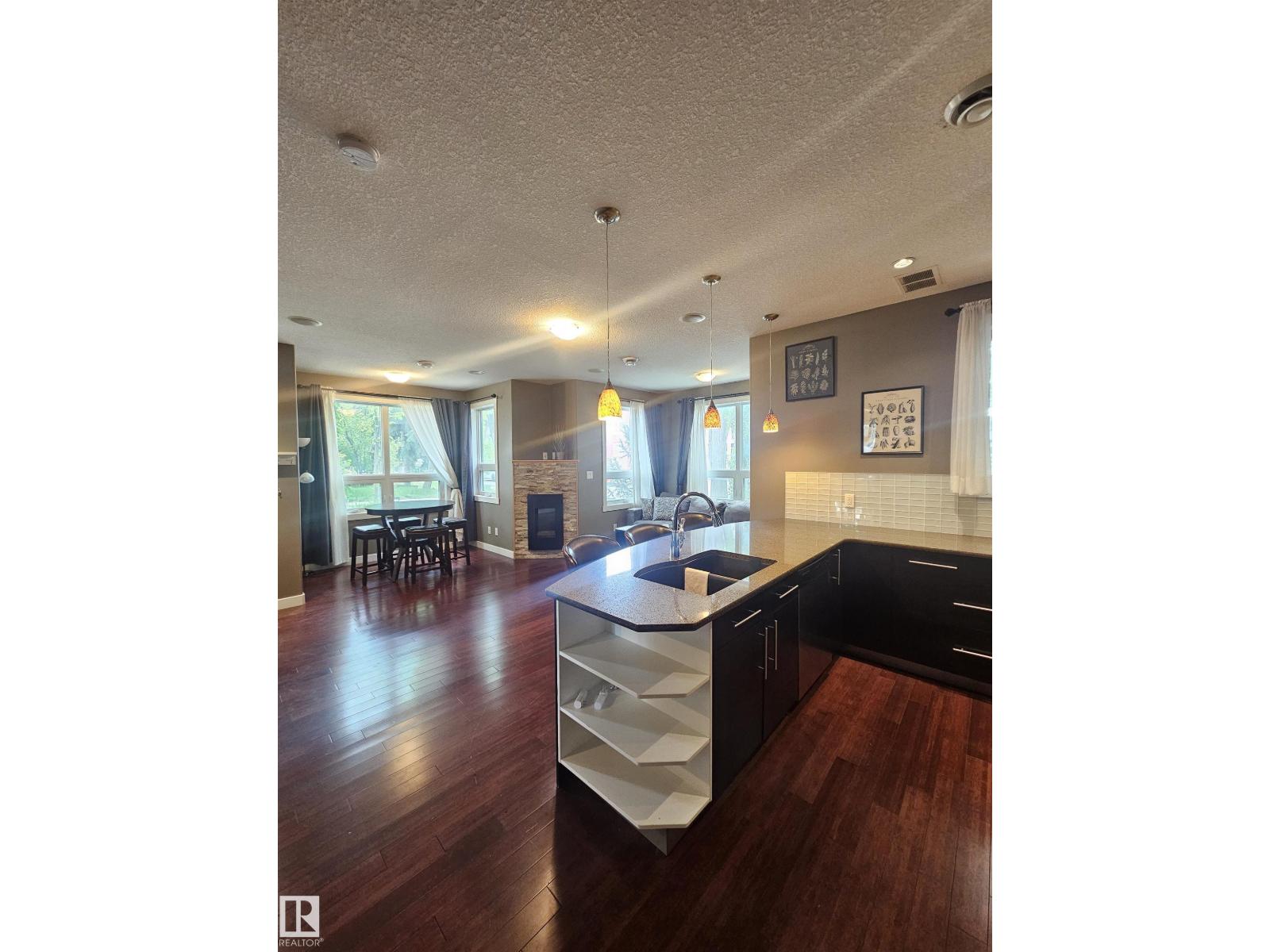 8306 108 ST NW - 12