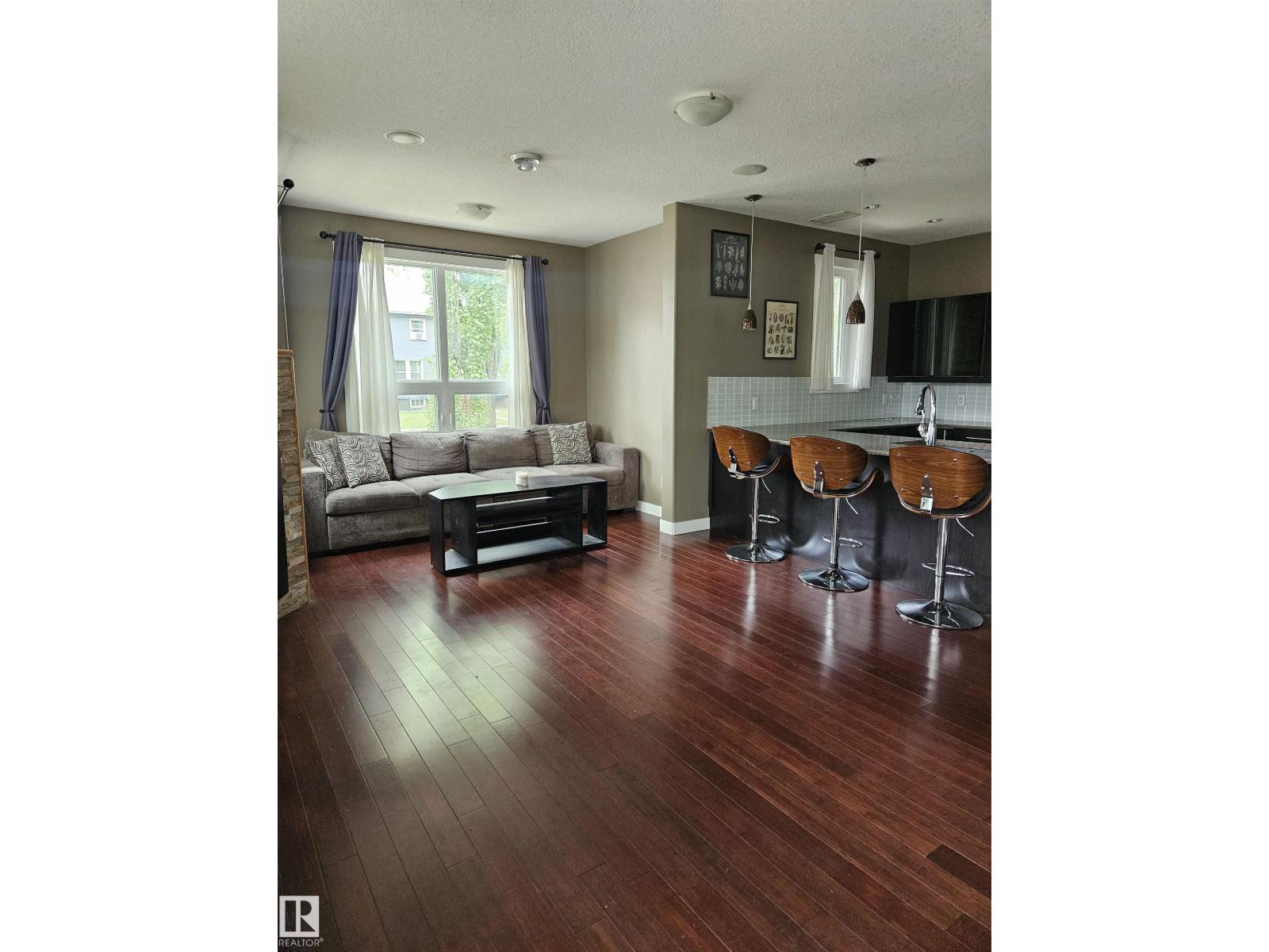 8306 108 ST NW - 25