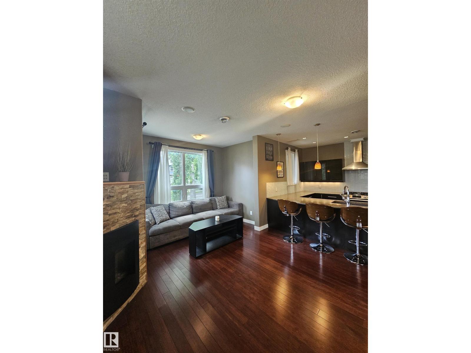 8306 108 ST NW - 27