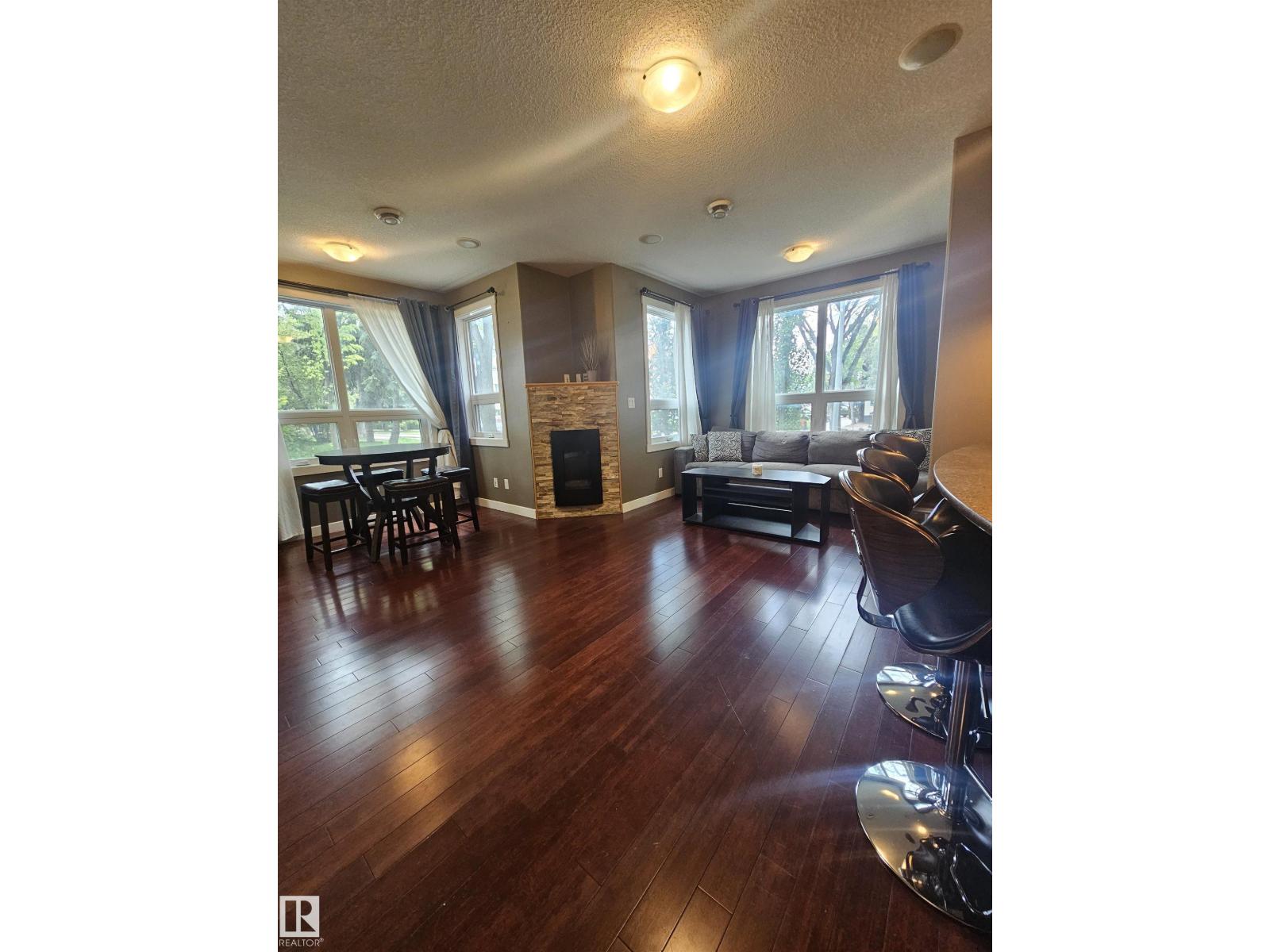 8306 108 ST NW - 28